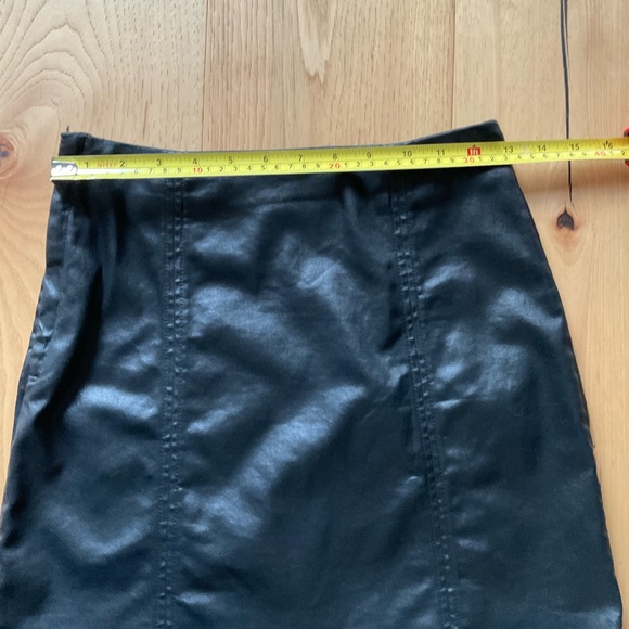 AG “The Adeline” Black Leather Mini Skirt, Size 24 - Picture 5 of 7